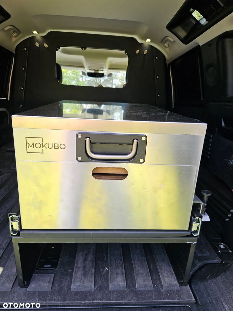 Land Rover Defender - 35