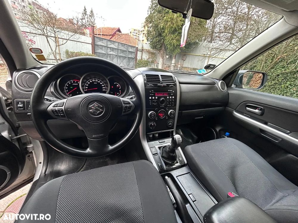 Suzuki Grand Vitara 2.4i JLX - 18