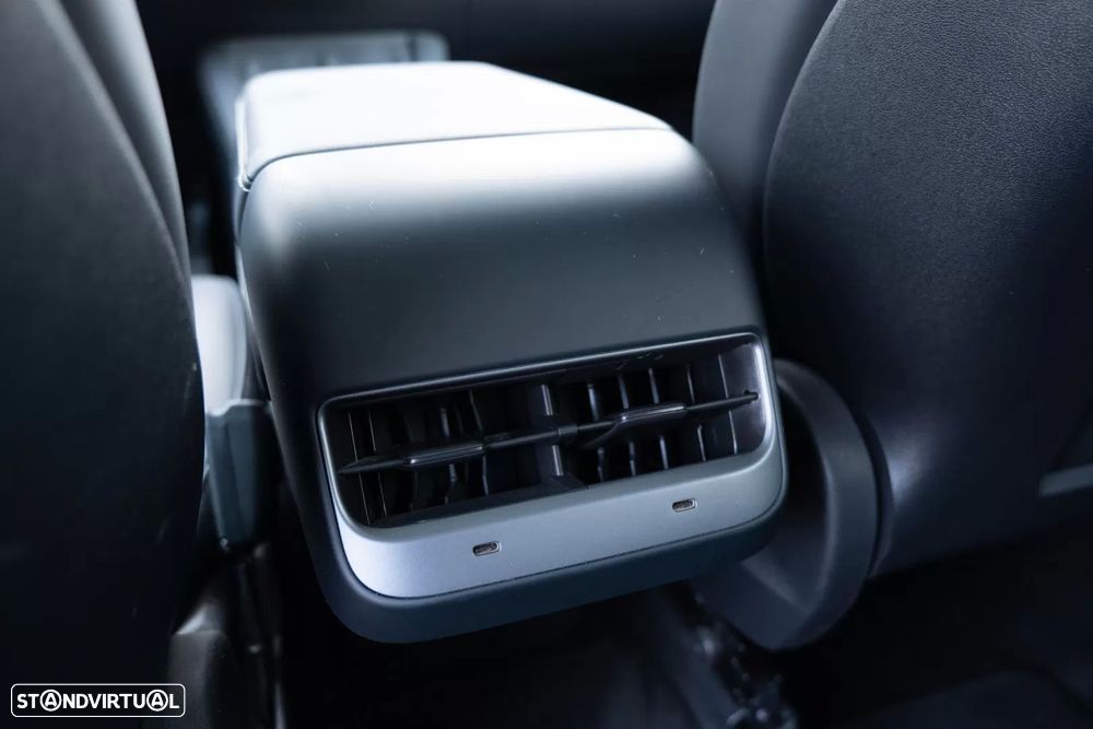 Tesla Model Y Long Range Tração Integral - 26