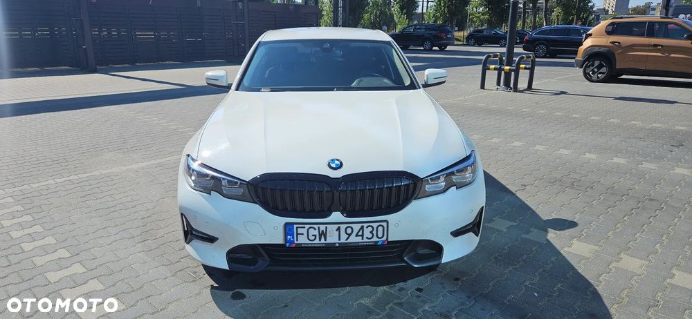 BMW Seria 3 318d mHEV - 2