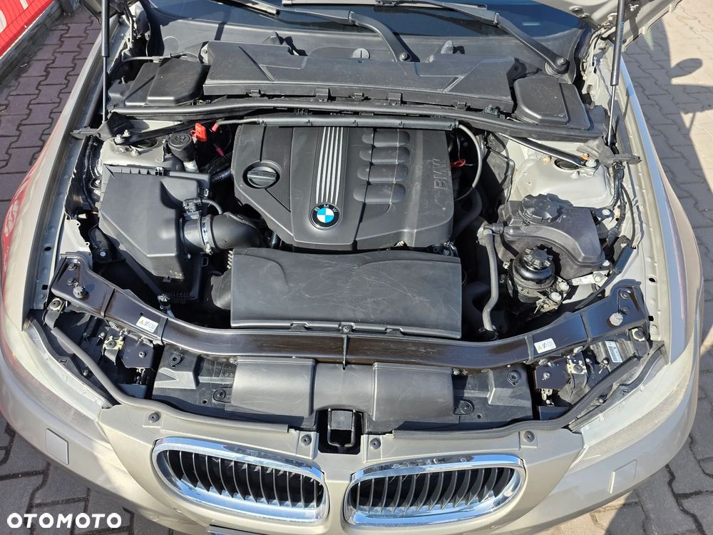 BMW Seria 3 320d xDrive DPF Edition Sport - 11