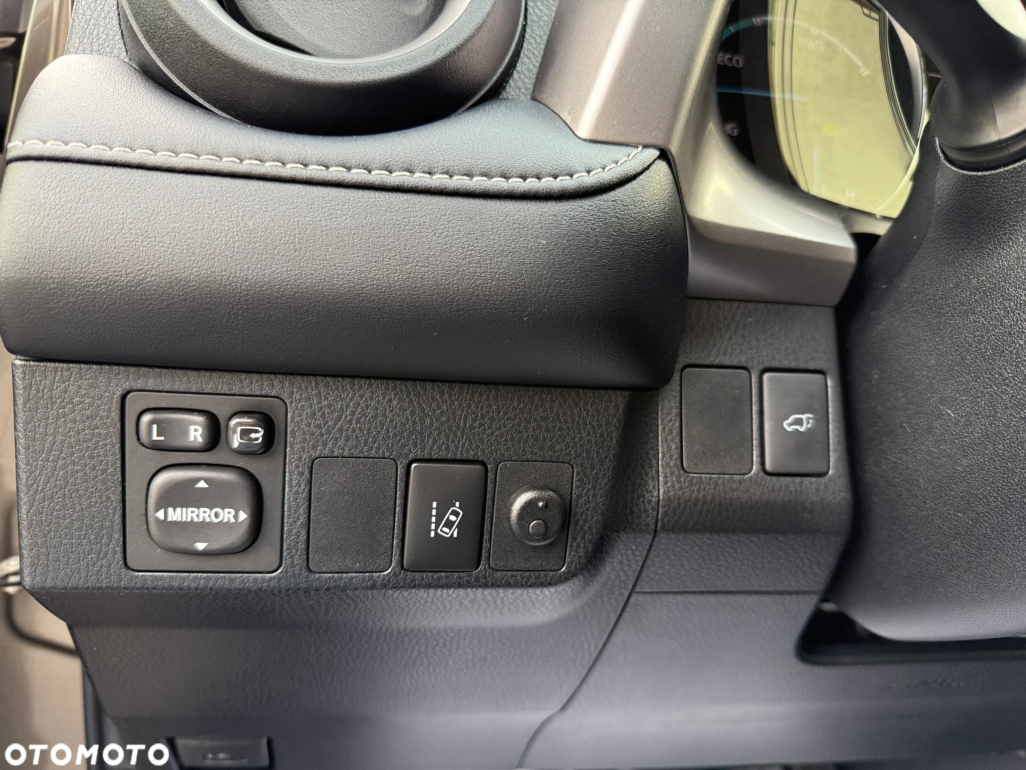 Toyota RAV4 Hybrid Premium 4x2 - 13