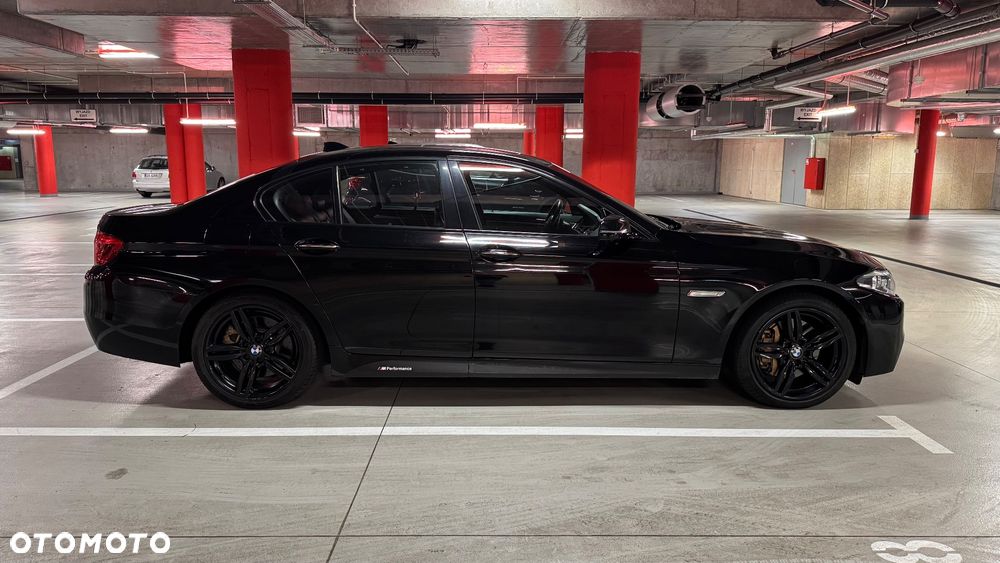 BMW Seria 5 550i xDrive - 4