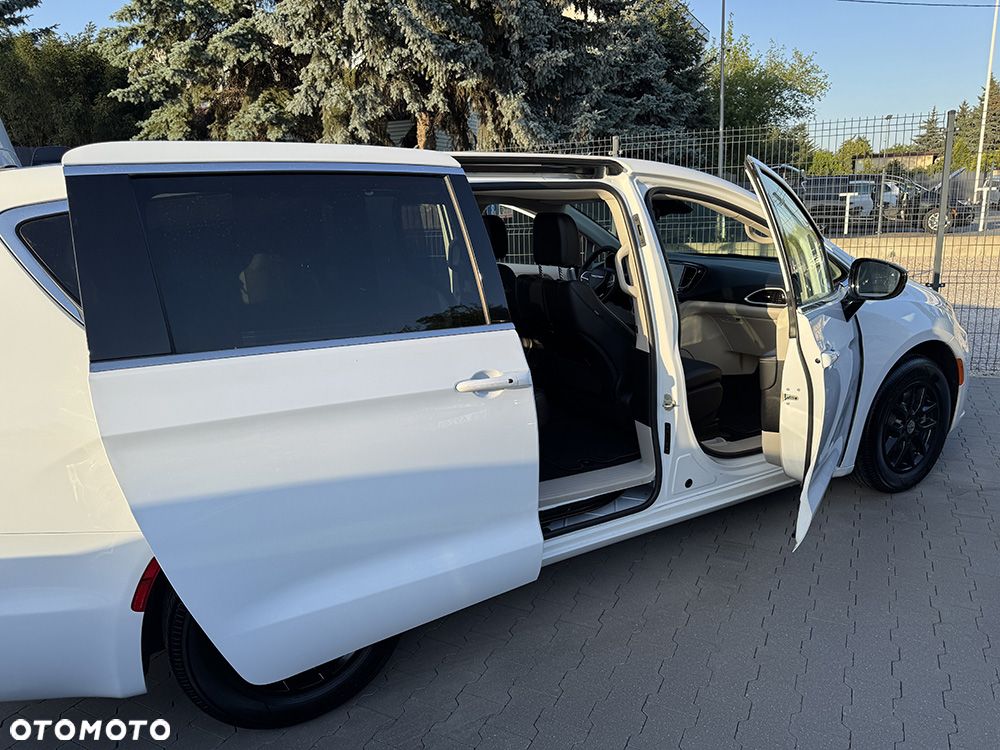 Chrysler Pacifica - 8
