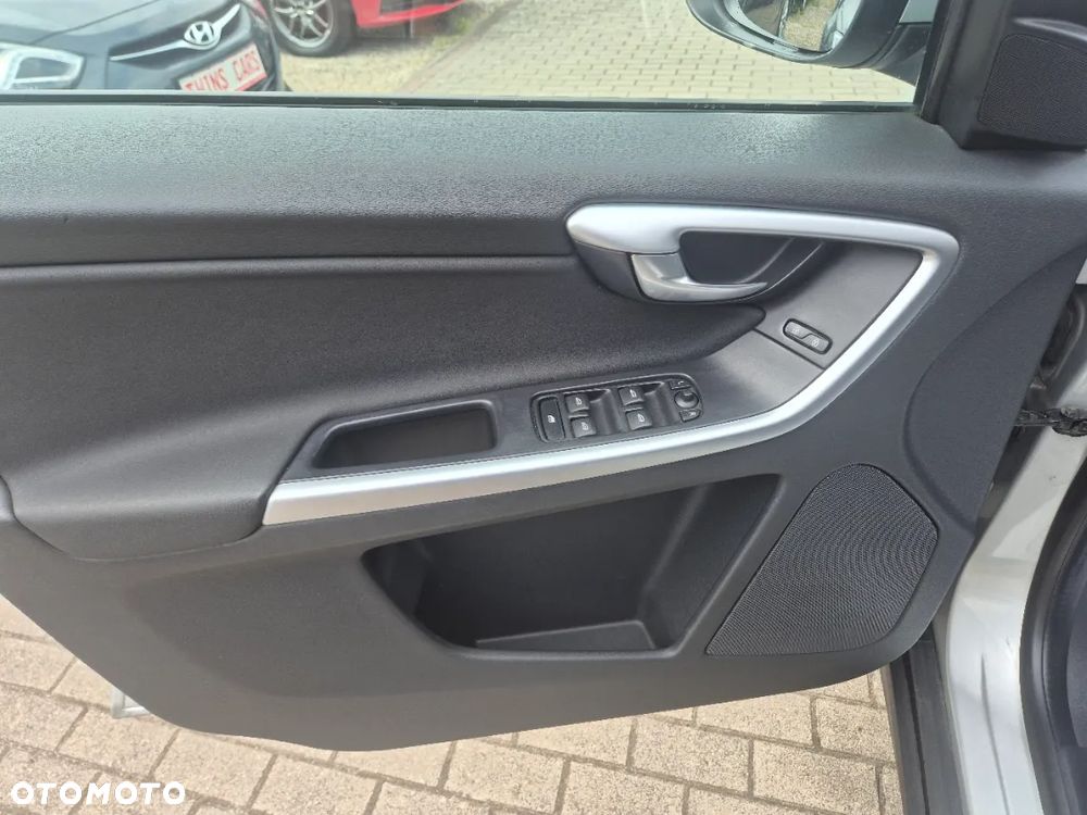 Volvo XC 60 D3 AWD Momentum - 17