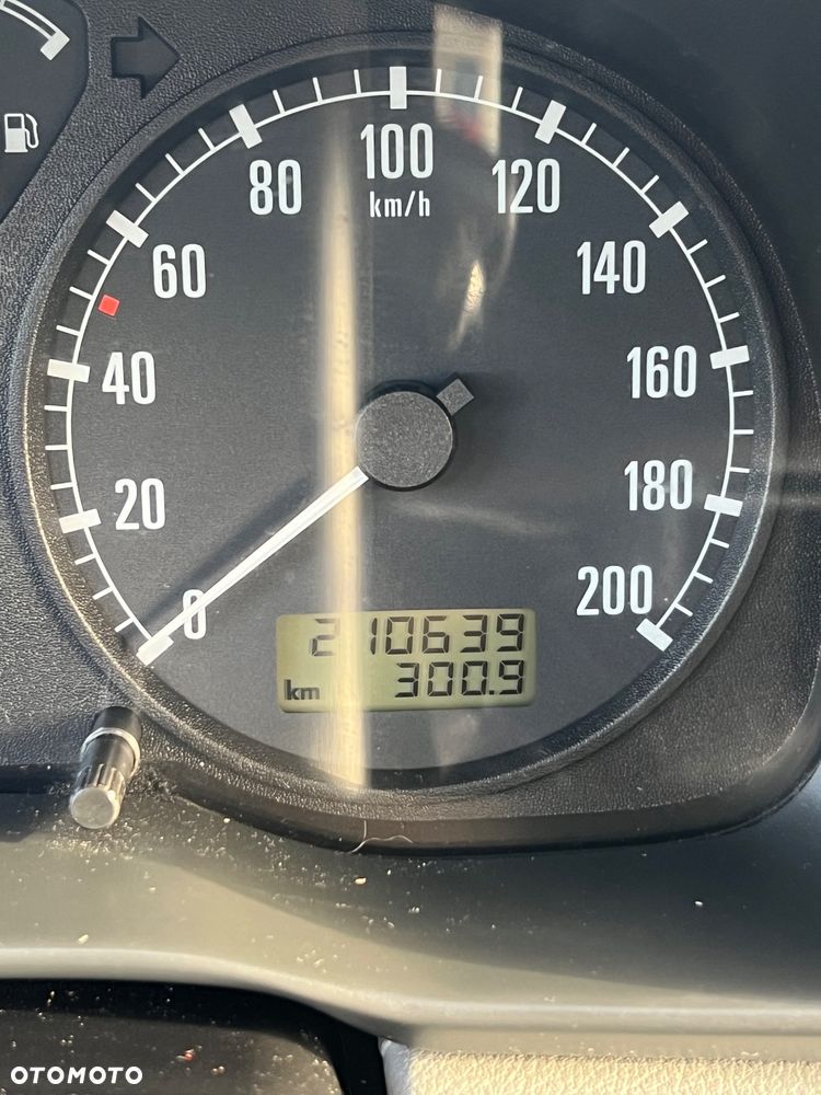 Skoda Octavia 1.6 GLX - 12