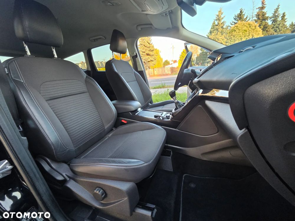 Ford Kuga 2.0 TDCi 2x4 Titanium - 34