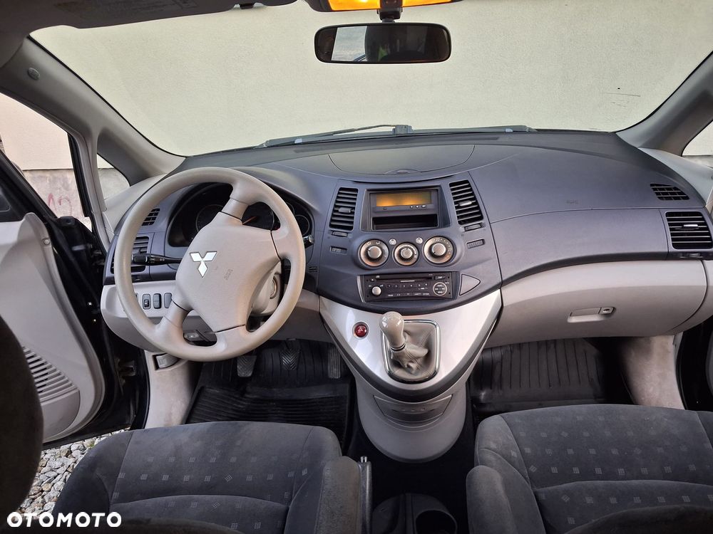 Mitsubishi Grandis - 5