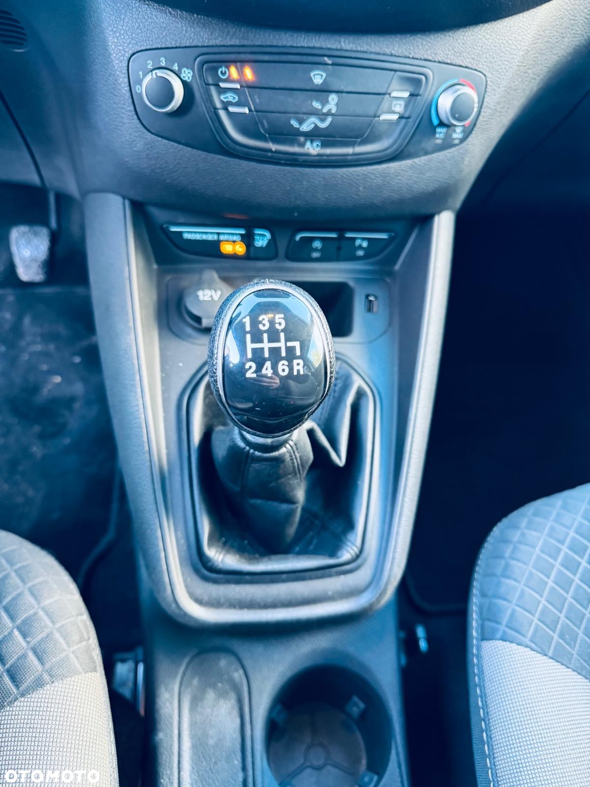 Ford Tourneo Courier 1.0 EcoBoost S&S Ambiente - 17