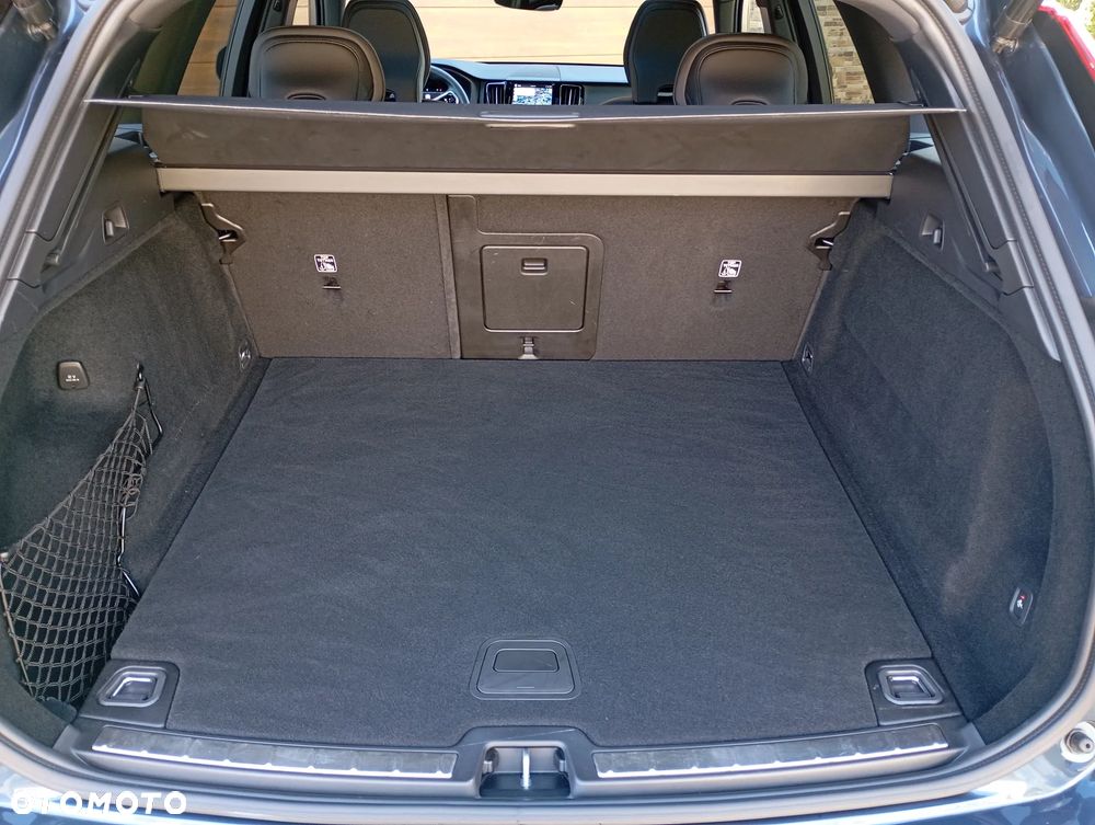 Volvo XC 60 B5 B AWD Plus Dark - 33