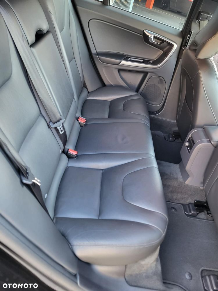 Volvo V60 D4 Momentum - 10