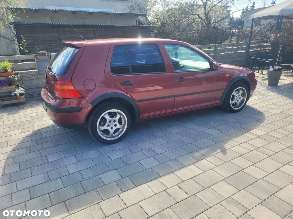 Volkswagen Golf 1.6 Basis - 1