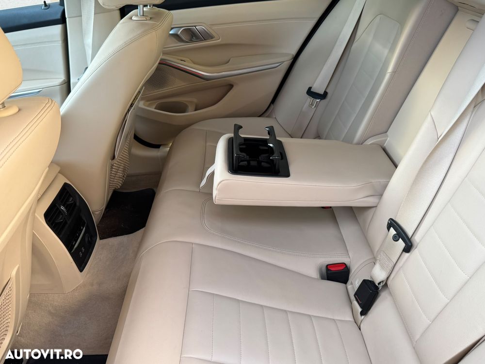 BMW Seria 3 330e Aut. Luxury Line - 14