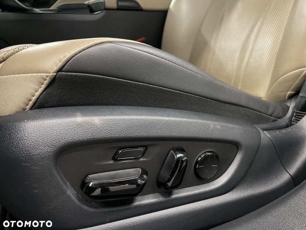 Lexus ES 300h Omotenashi - 29