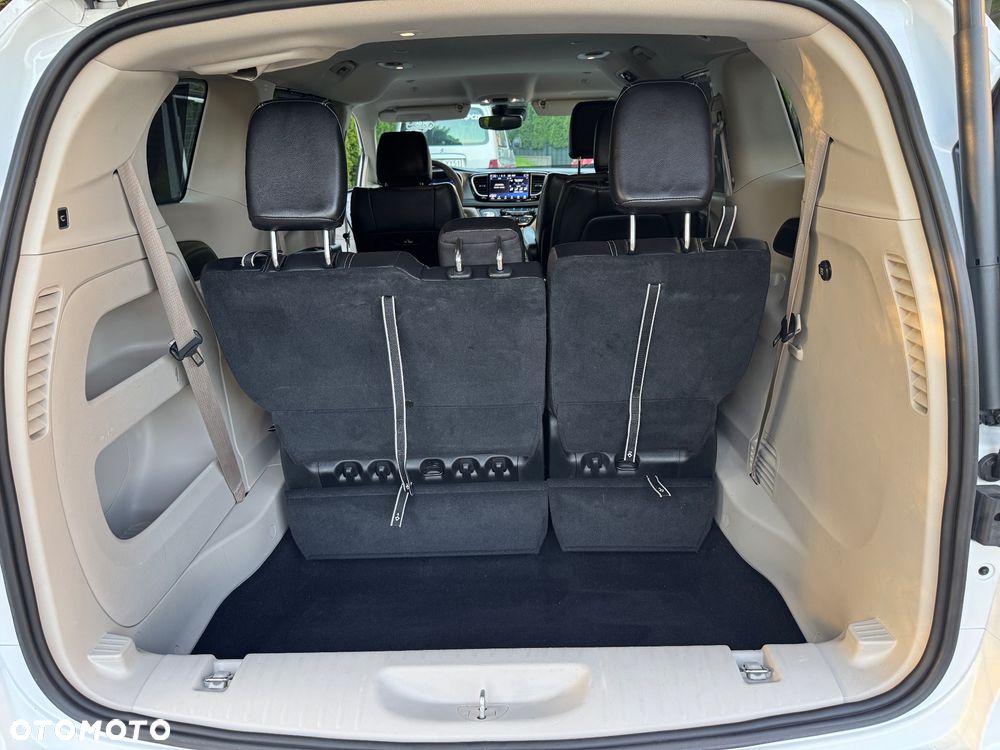 Chrysler Pacifica - 19