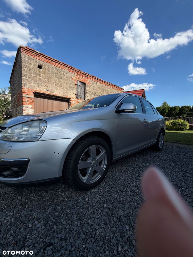Volkswagen Jetta - 3