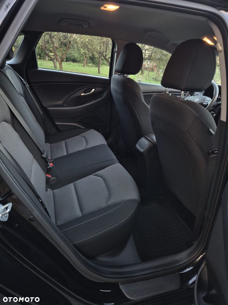 Hyundai i30 1.4 Classic + - 17