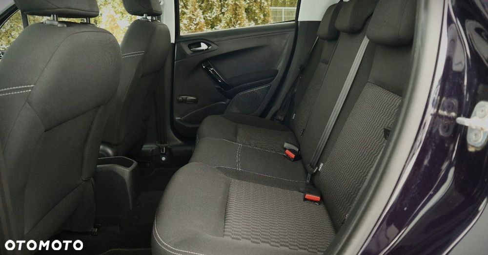 Peugeot 208 - 17