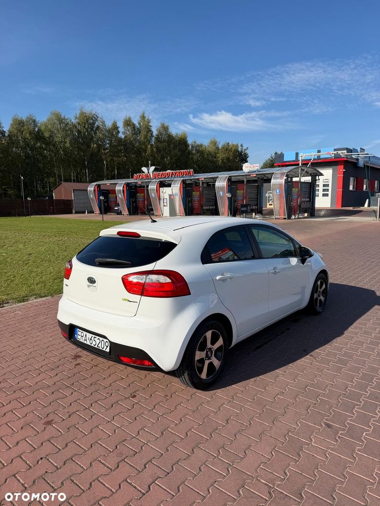 Kia Rio - 4