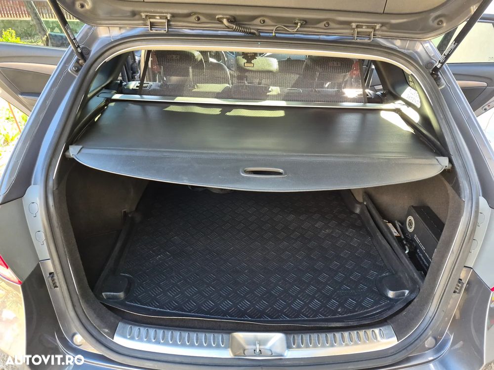 Hyundai i40 Kombi 1.7 CRDi DCT Premium - 25