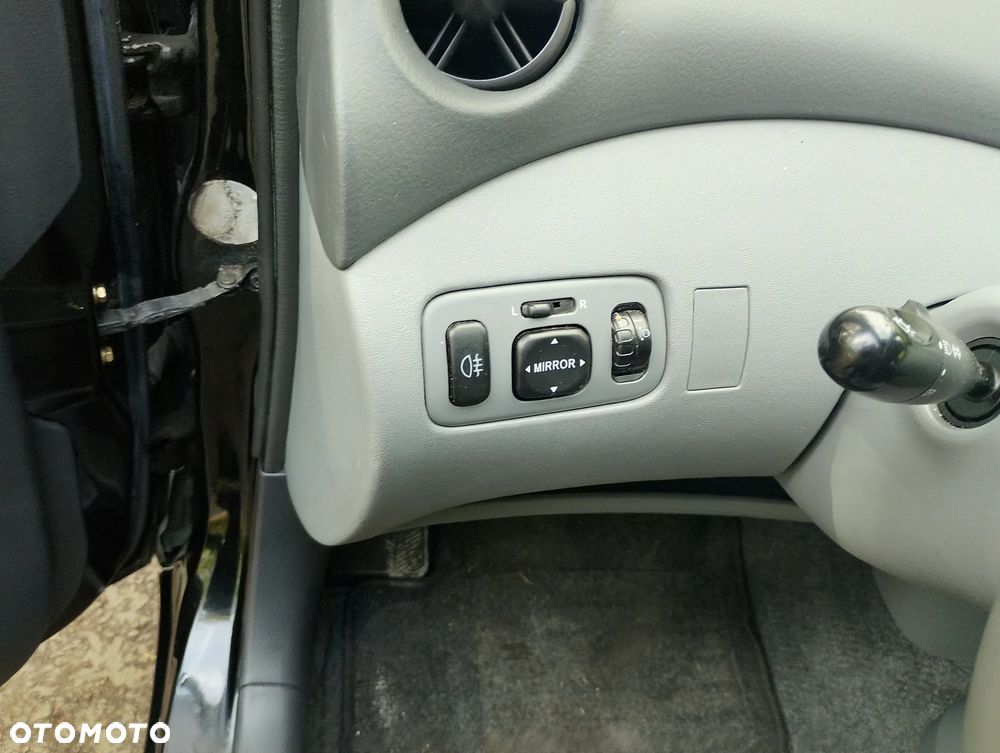 Toyota Yaris - 5