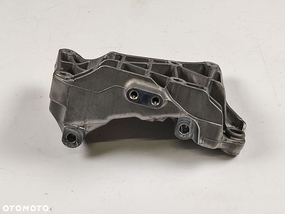 VOLVO XC40 2.0T T4 17-21r Łapa Mocowanie Alternatora - 7