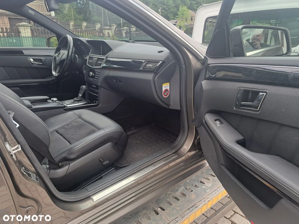 Mercedes-Benz Klasa E 220 CDI BlueEff Avantgarde - 25