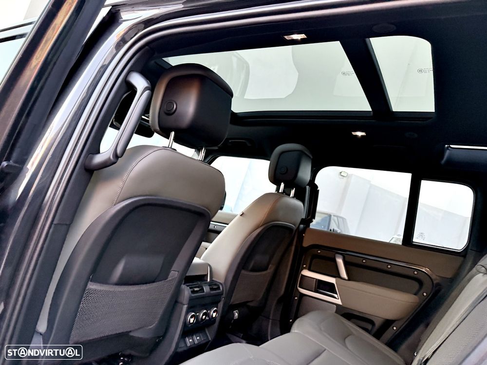 Land Rover Defender 2.0 P400e 110 AWD X-Dynamic HSE - 37