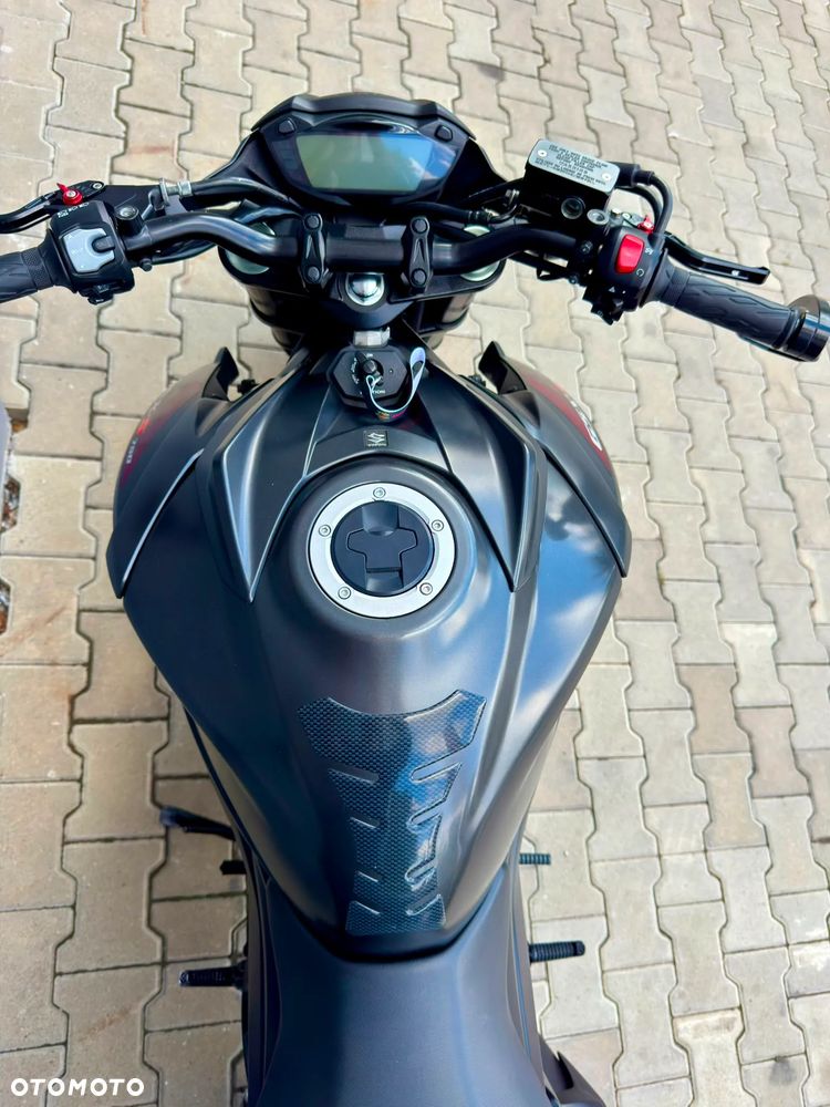 Suzuki GSX - 15