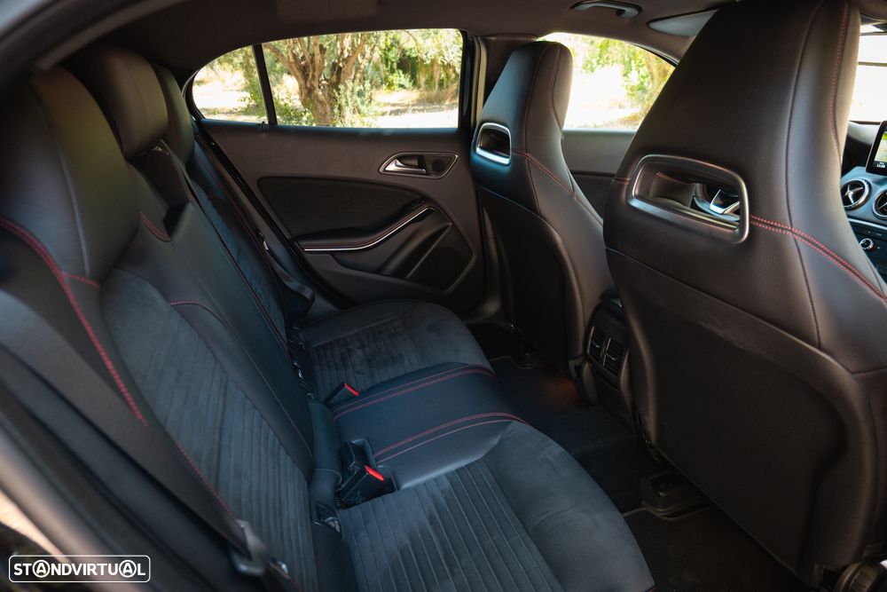 Mercedes-Benz GLA 220 CDi AMG Line 4-Matic - 40