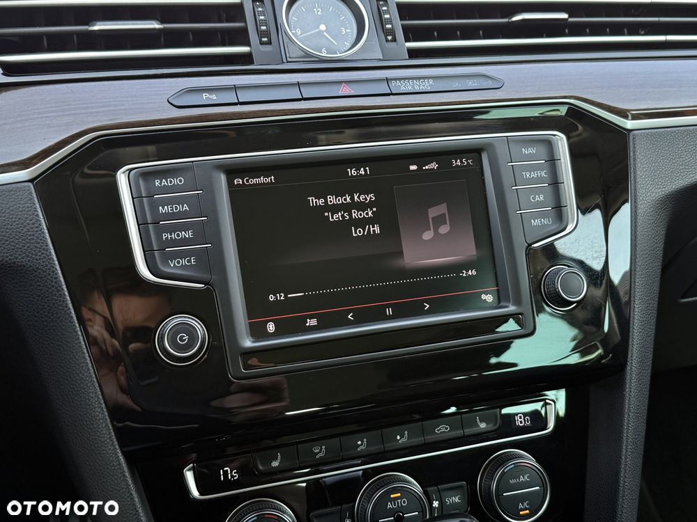 Volkswagen Passat - 13