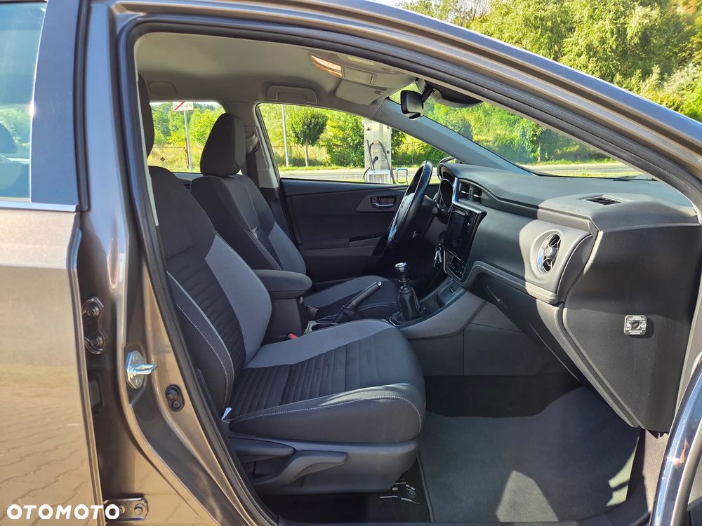 Toyota Auris 1.6 Premium Comfort - 13