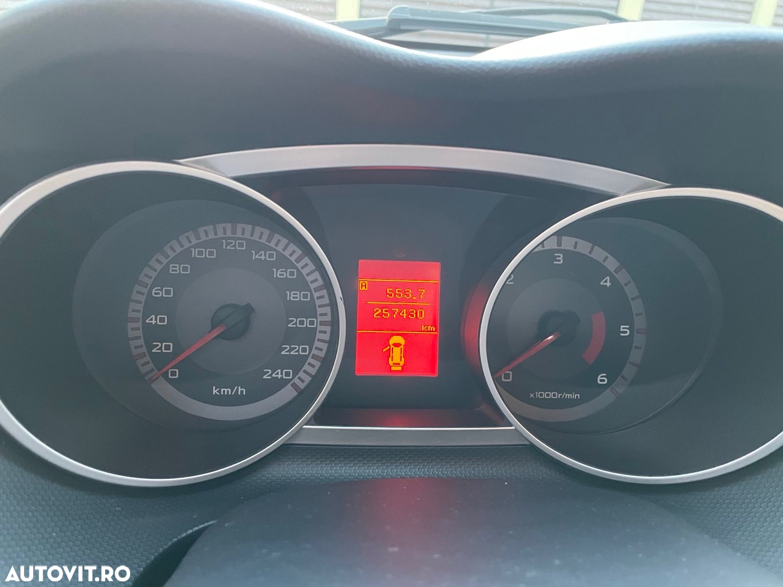 Mitsubishi Outlander - 9