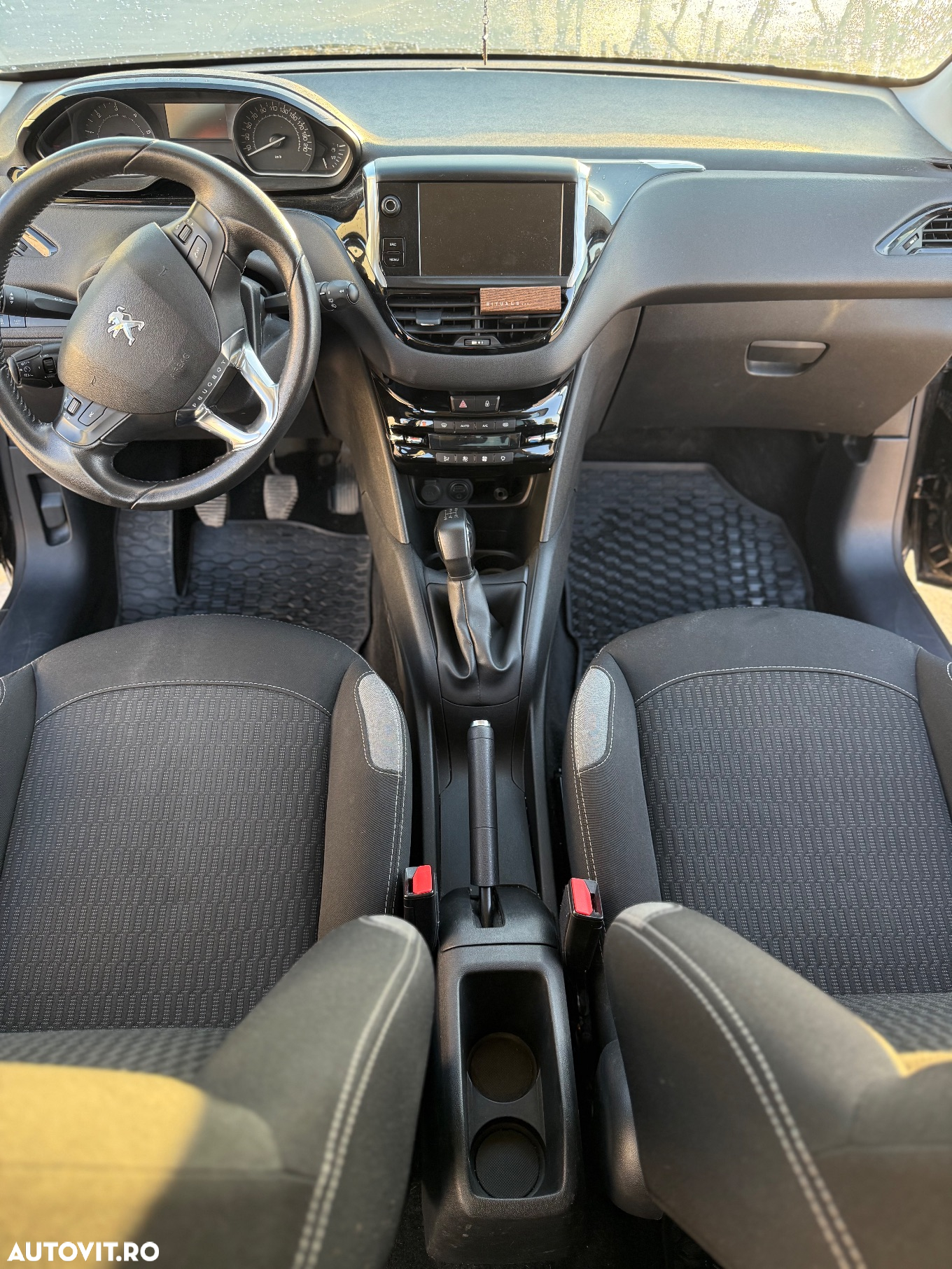 Peugeot 208 - 14