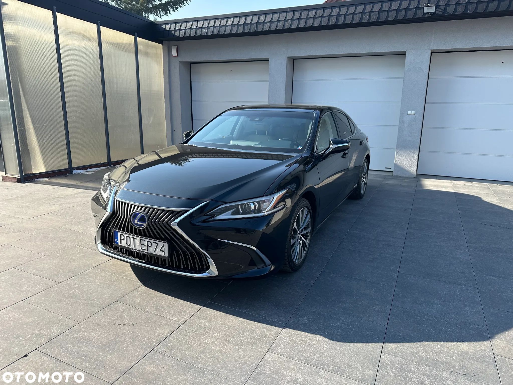 Lexus ES 300h Business Edition + - 1
