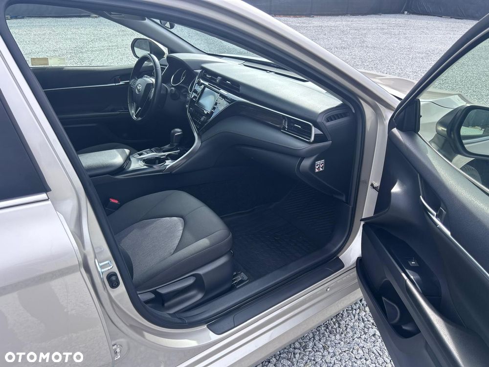 Toyota Camry 2.5 Hybrid Comfort CVT - 20