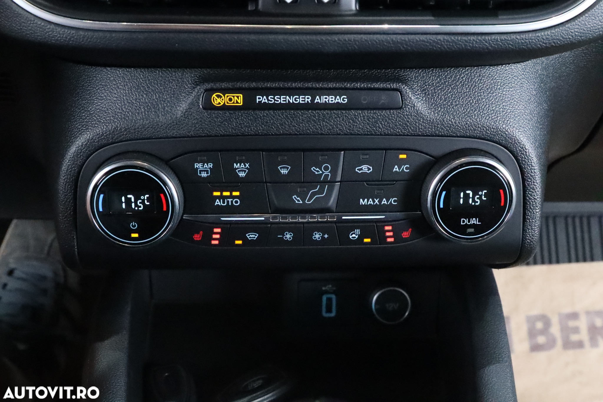 Ford Focus 1.5 EcoBlue Start-Stopp-System TITANIUM - 20