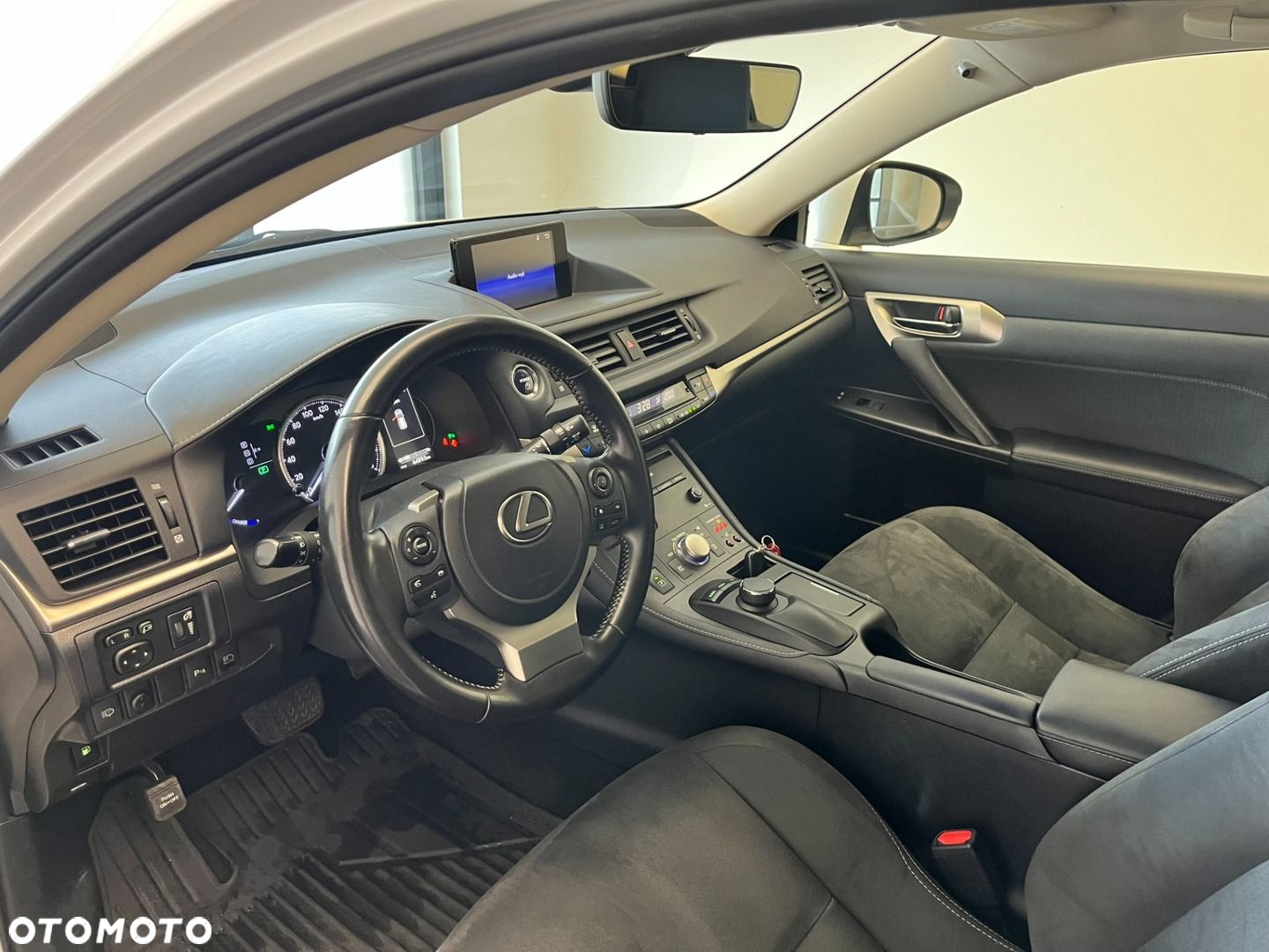 Lexus CT - 3