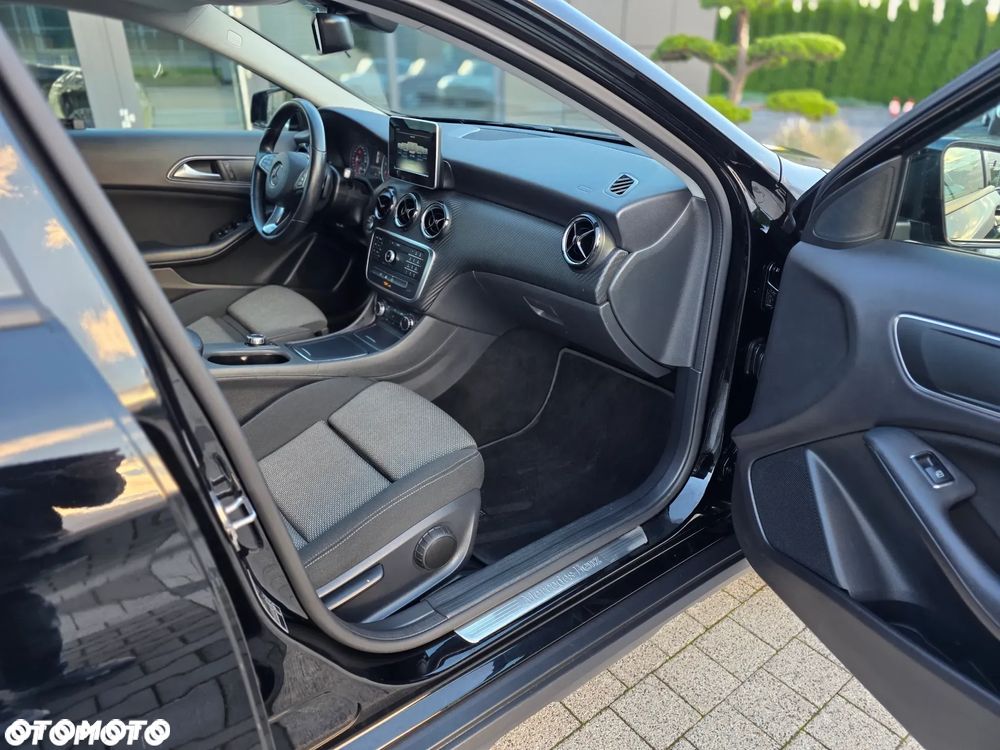 Mercedes-Benz GLA 180 7G-DCT Style - 15