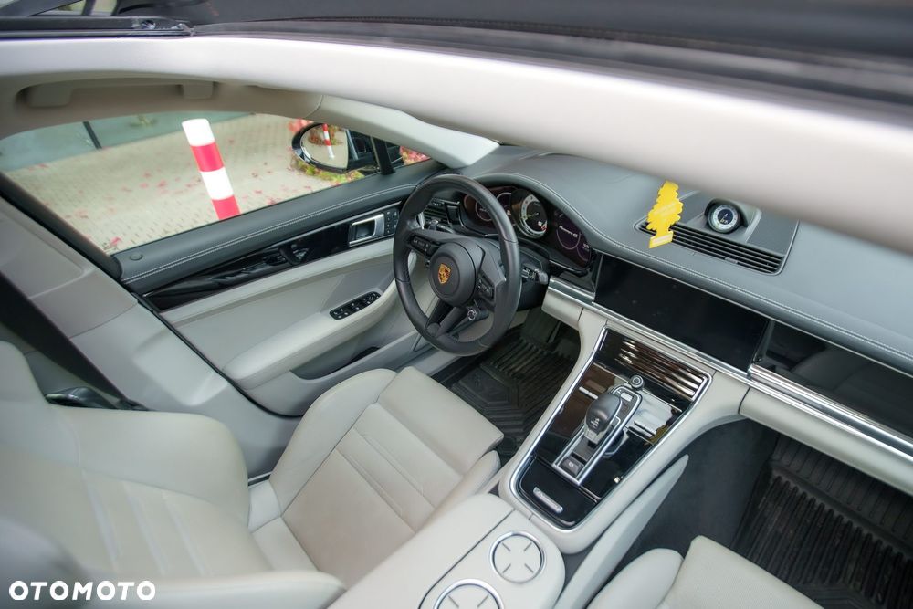 Porsche Panamera - 4
