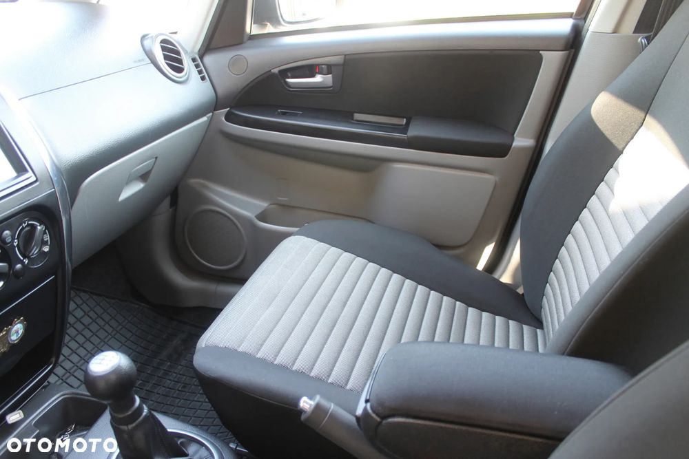 Suzuki SX4 1.6 Comfort 4WD - 13