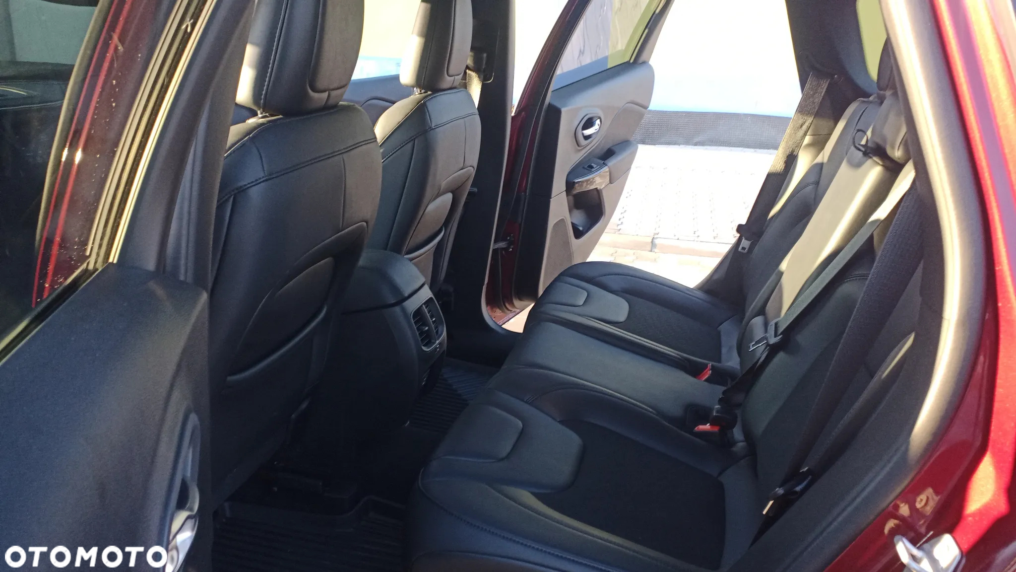 Jeep Cherokee - 18