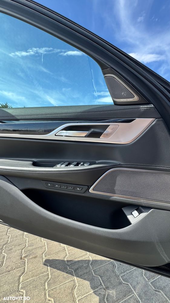 BMW Seria 7 730d MHEV - 17
