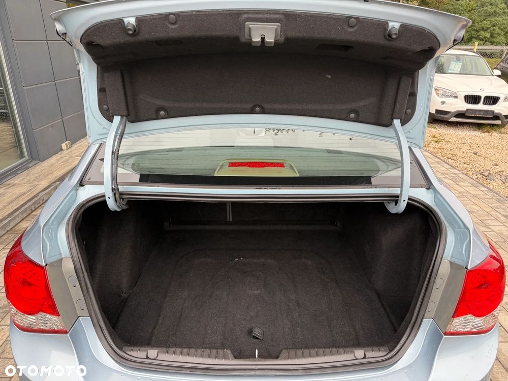 Chevrolet Cruze 1.6 LS - 29