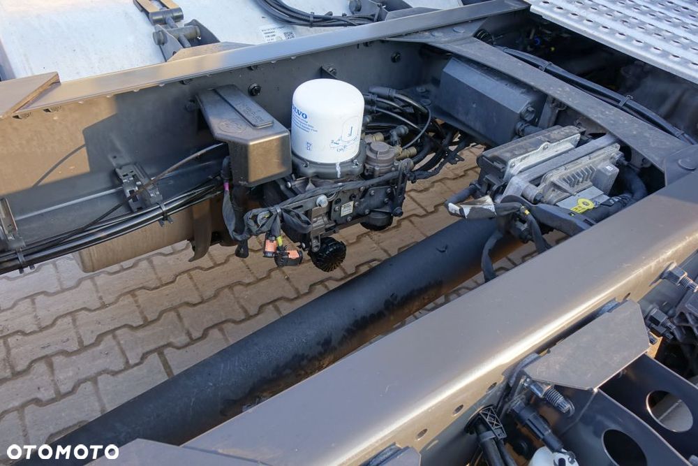 Volvo FH 500 GLOBETROTTER / I-SAVE / STANDARD / AUTOMAT / EURO 6 / KLIMATYZACJA POSTOJOWA / LODÓWKA / LED / NAVI / 2 ZBIORNIKI - 18