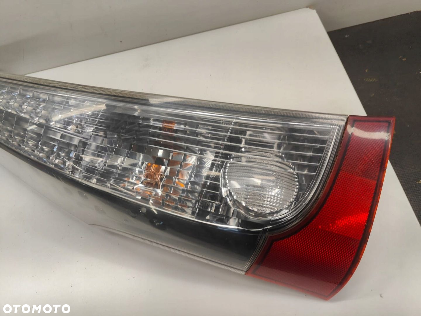 Mitsubishi grandis 220-87642 LAMPA LEWA LEWY TYL TYLNA - 4