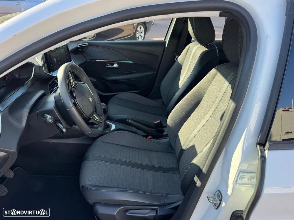 Peugeot 208 - 13