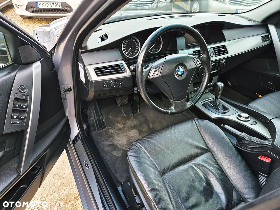 BMW Seria 5 523i - 29