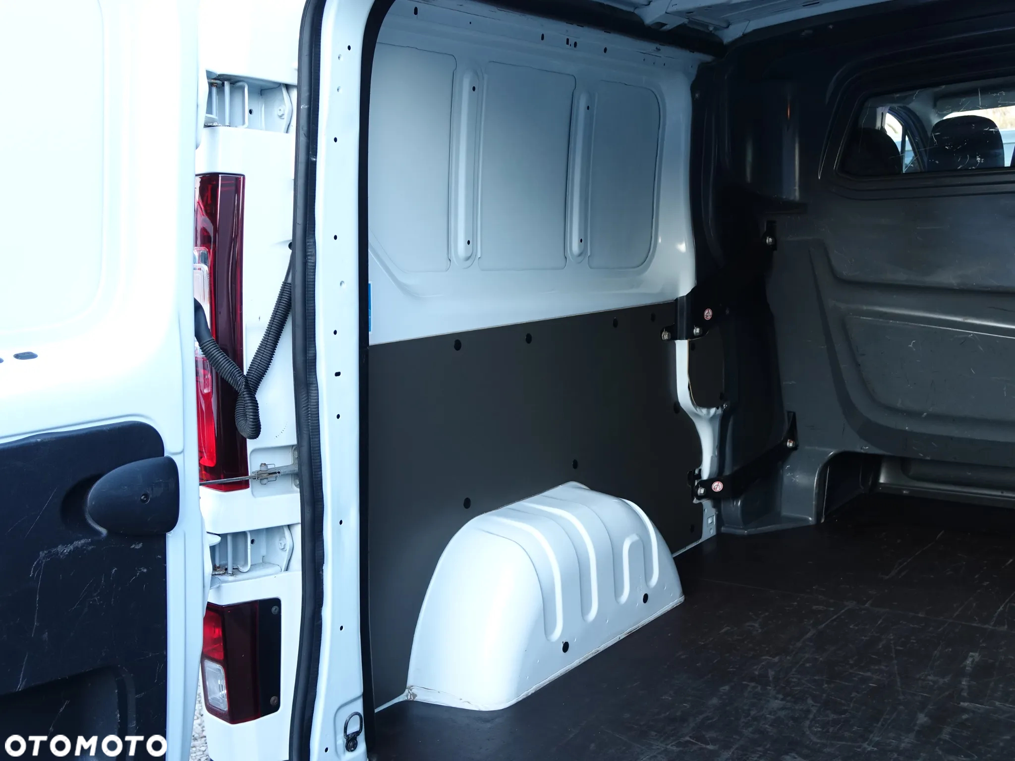 Renault Trafic 6-osobowy LONG brygadówka L2H1 - 17