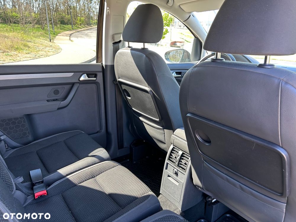 Volkswagen Touran - 10
